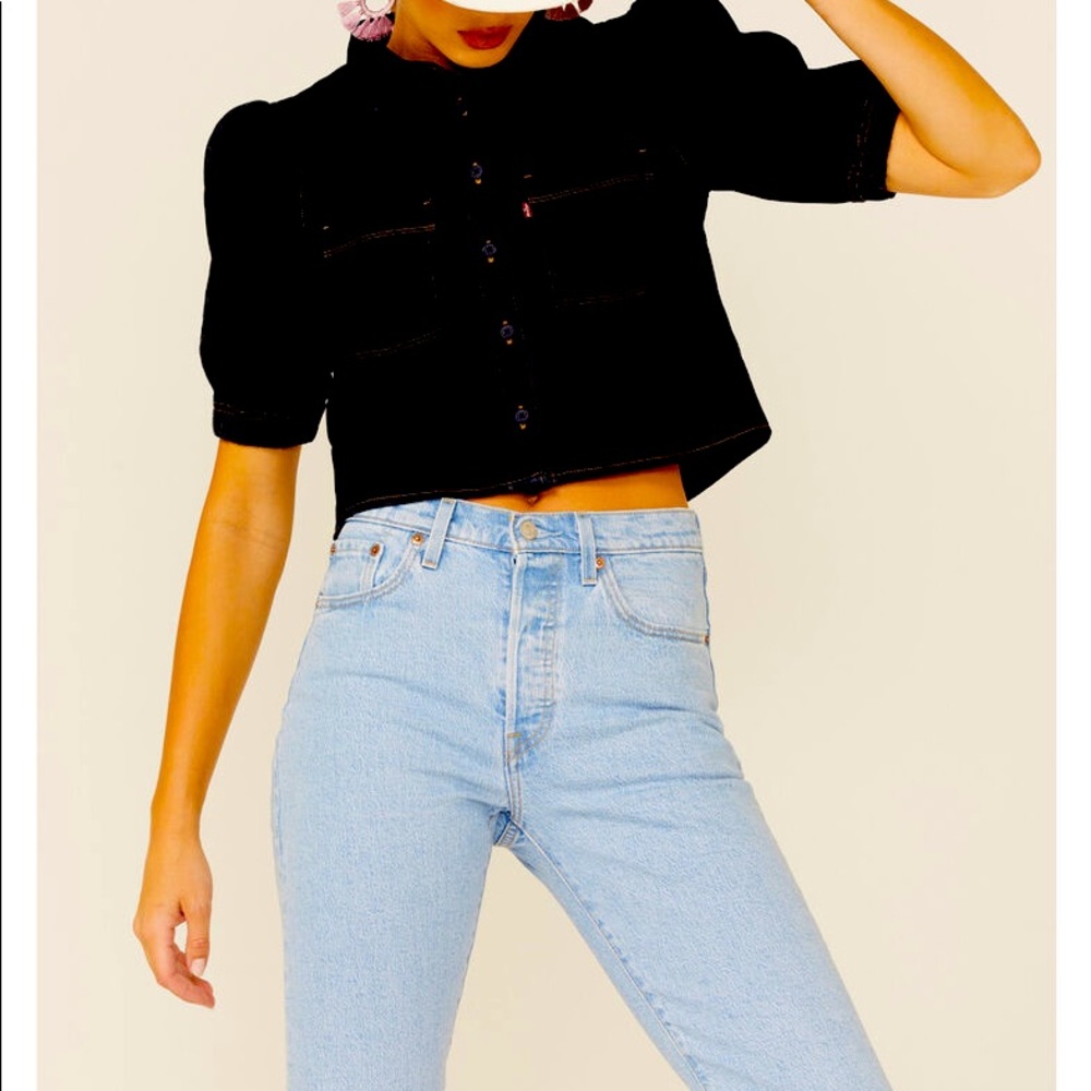 BRAND NEW LEVI TOP!❤️